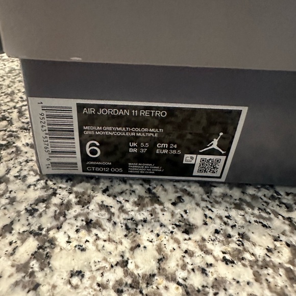 Cool gray 11s size 6 in men - Picture 4 of 4